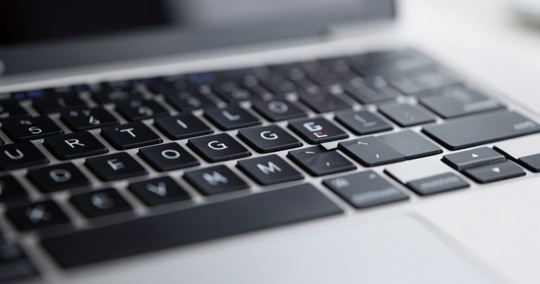 Googleozi : signification, origine et explications d'une erreur de frappe très fréquente